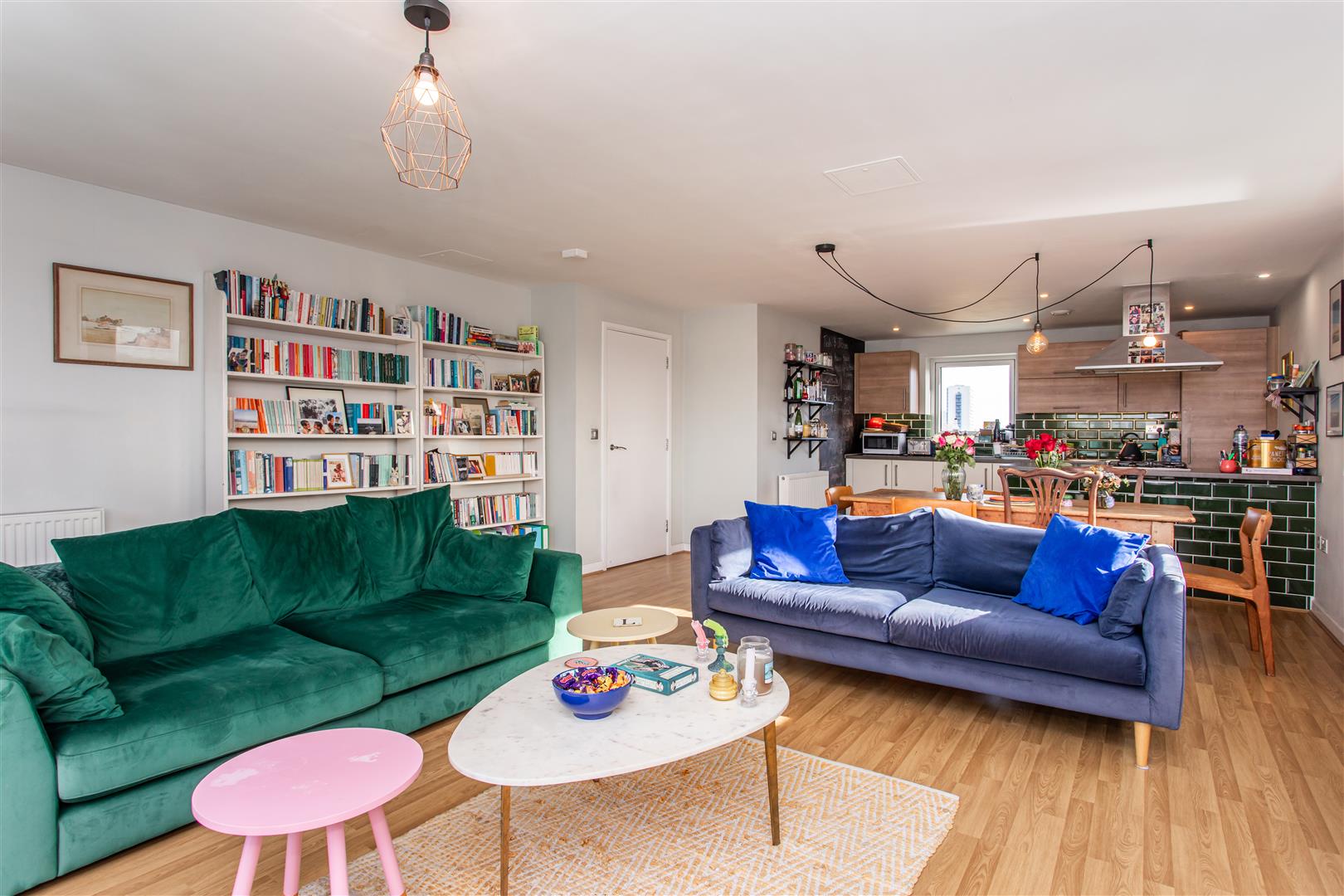 3 bed property in Bolan Apartments, Mile End